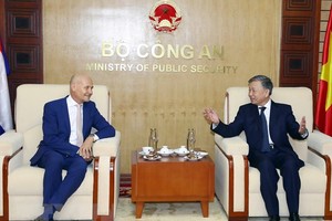 公安部長蘇霖大將接見荷蘭駐越南特命全權大使基斯‧范巴爾。