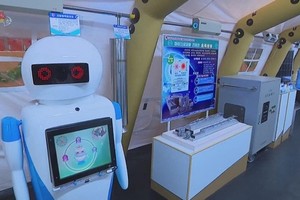 朝鮮智能防疫機器人亮相