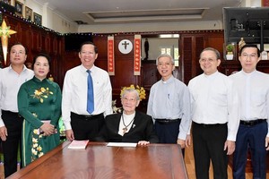 市領導祝賀聖誕節 