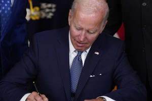 拜登簽署 2023 財年綜合撥款法案