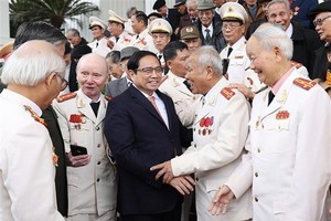 政府總理與人民公安“歷史見證人”會晤