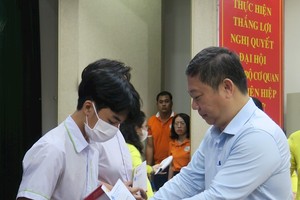 向逾2300疫情孤儿送关怀