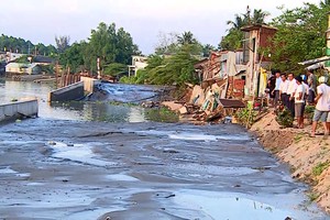 芒切河護坡施工期間坍塌