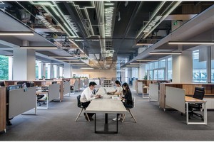 座落在新富郡Celadon City的Office Haus大楼出租的办公室面积宽阔。