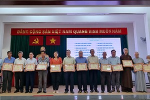 华人单位积极推展励学活动