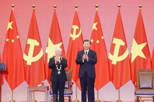 党中央总书记阮富仲与中共中央总书记、中国国家主席习近平。