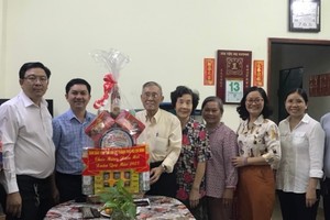 民运处代表团向王沛川同志拜年