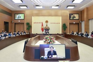 国会主席王廷惠主持召开会议。