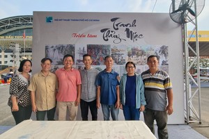 华人画家参加文体展览活动