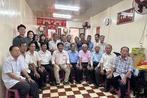 闽南古乐社理事会祭祖合照。