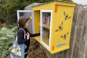 民众可随意借阅图书。