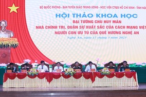 代表们主持会议。