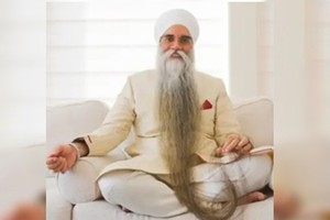 男子胡须长达 2.5 米