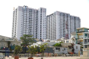 西贡南M-One公寓居民已等待粉红簿很多年。