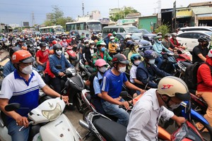 从胡志明市往西区方向严重堵塞。