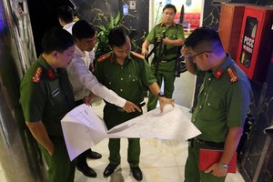 职能力量正检查企业的消防安全工作。