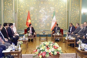 越南国会主席王廷惠会见伊斯法罕省省长。