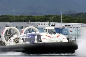 水陆两栖气垫船将投入航运