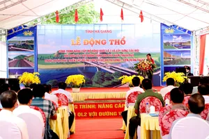 改建途经河江市路段的２号国道