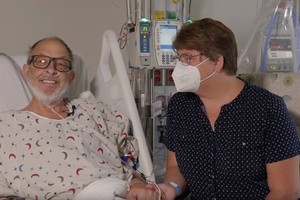 福西特(左)术后健康状况良好。