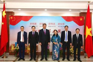 市越南祖国阵线委员会祝贺中国国庆