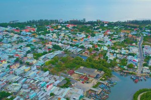 芹耶县在发展经济的同时一直结合保护本市的珍贵生物圈。