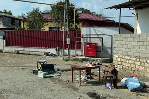 大约10万人抛下了一切离开了卡拉巴赫地区。