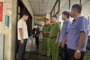 被告人黎阳听取了检方的命令并被拘留。