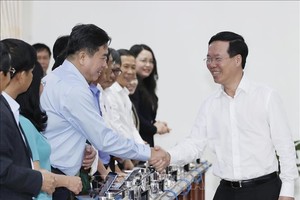 国家主席与富安省领导举行会议