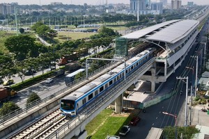 至 2035 年本市拟建 200 公里地铁