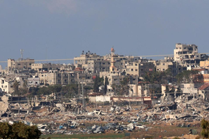 这是1月4日从加沙边境以色列一侧拍摄的加沙北部遭袭情况。新华社发