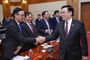 国会主席王廷惠接触选民，并出席社会住房项目动工仪式