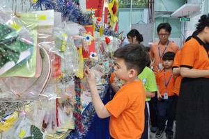 文朗学校举办新春慈善盛会