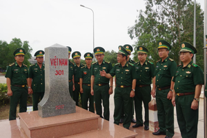 检查坚江省江城口岸边防哨所的边境管理保卫工作。