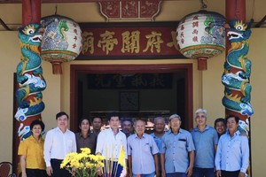 守德市领导和七府关帝庙理监事会出席动土仪式。