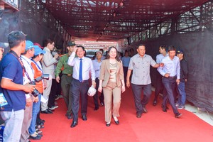 国家代主席出席F1摩托艇世界锦标赛开幕