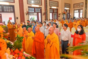 在每个革命阶段，我党和国家始终关注人民的宗教生活与信仰。