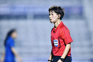 越南女裁判参加法国莫里斯‧雷韦洛锦标赛执裁