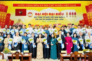 与会代表合照。