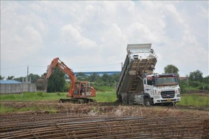 正在加紧施工的市环市三路一瞥。