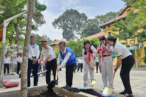 植树打造绿化、洁净城市