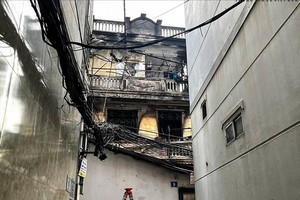 河内某住房凌晨起火