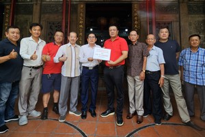 中国企业向霞漳会馆捐赠维修会馆经费