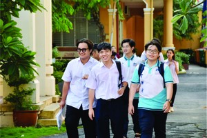 参加2024年高中毕业考试的考生。