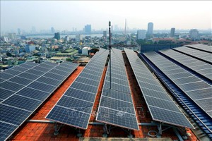 屋顶太阳能发电系统获岘港市的中部电力总公司办事处安装并投入运营。