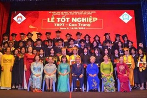 文朗学校高中毕业典礼