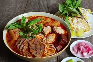 顺化牛肉米线的名气不亚于牛肉粉。