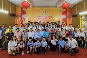 林氏宗祠颁发奖助学金