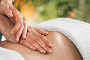 按摩只有在安全的前提下进行，才能真正发挥作用。