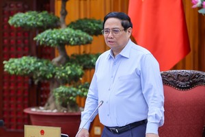 政府总理范明政主持会议。